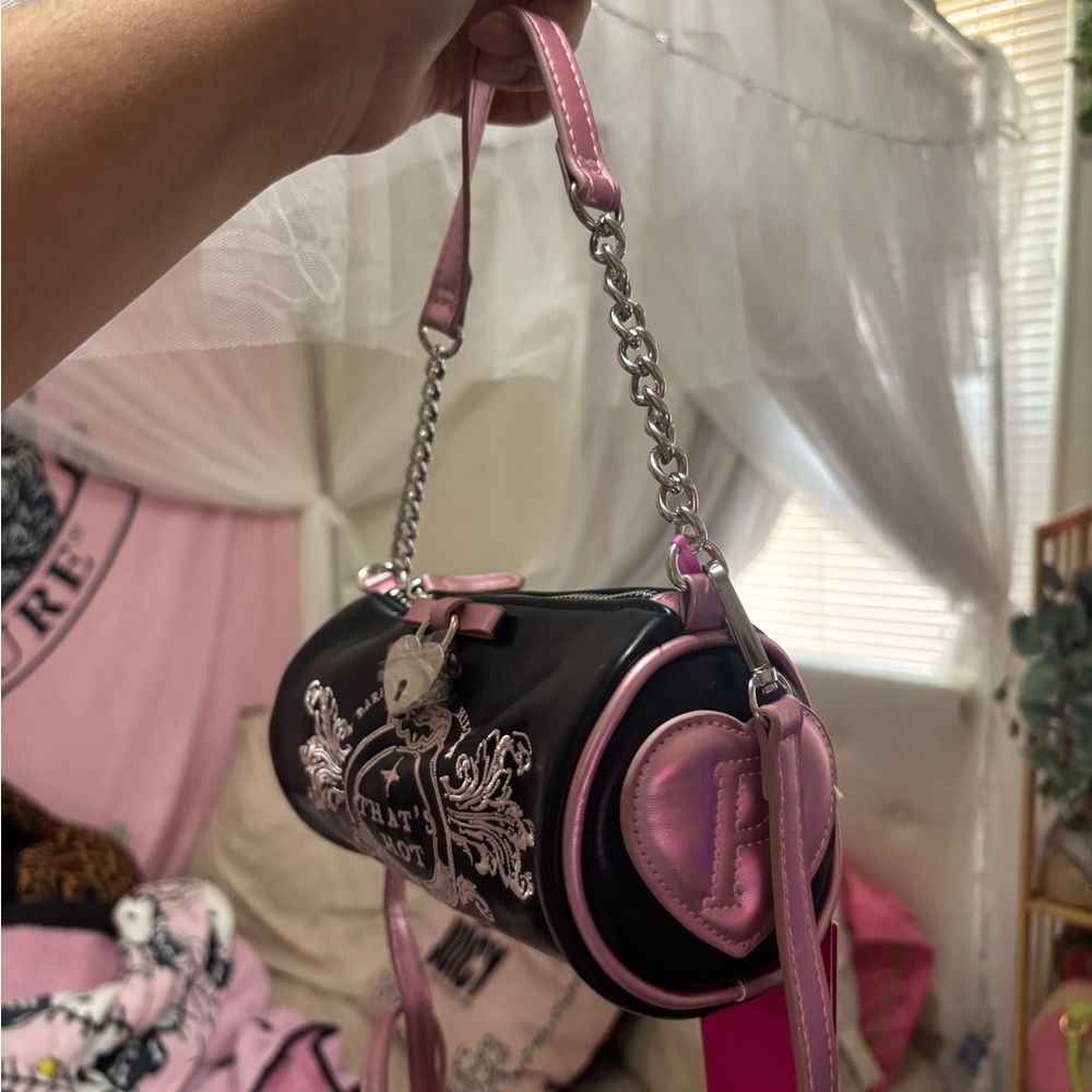 Paris Hilton barrel bag - Picture 5 of 9